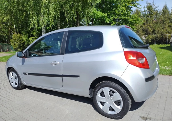 Renault Clio cena 8900 przebieg: 210000, rok produkcji 2005 z Kalety małe 466